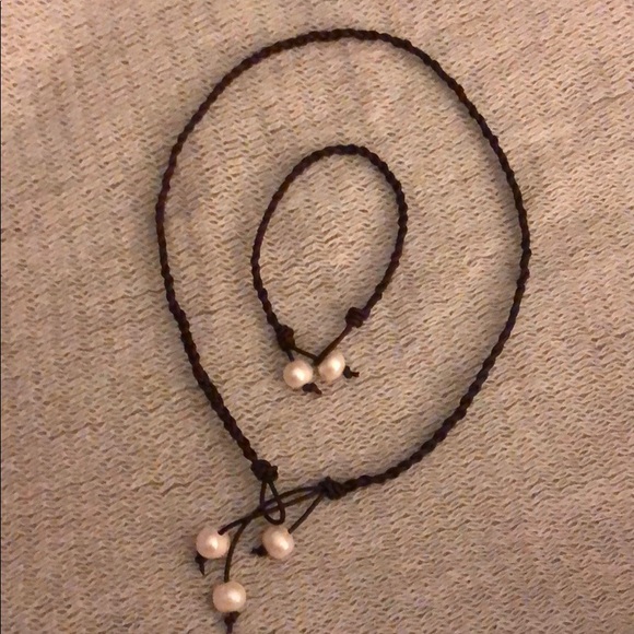 Large Freshwater Pearl & Leather Lariat Bracelet - Picture 4 of 7